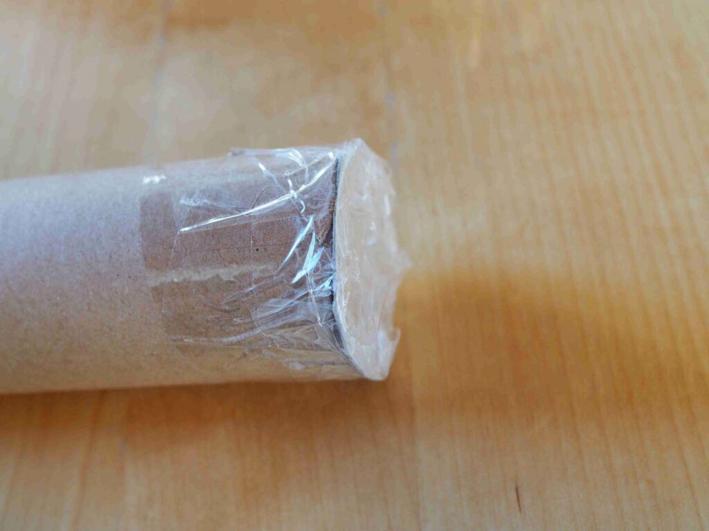 Enden gut mit Karton und Klebeband verschließen