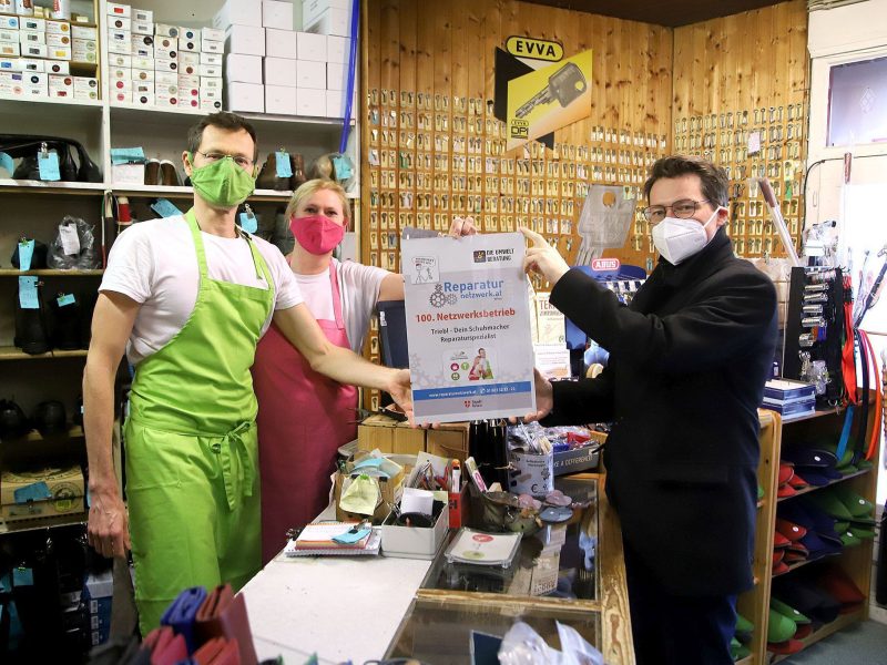 Stadtrat Czernohorszky bei Schuhmacher Triebl