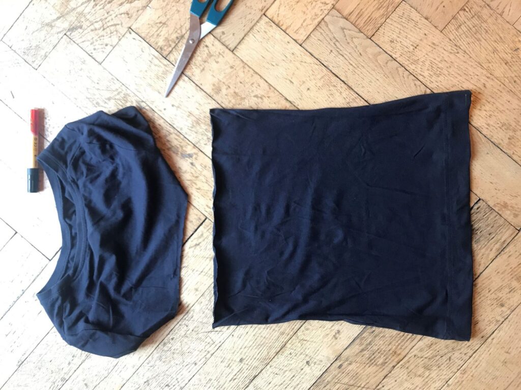 T-shirt zurecht schneiden