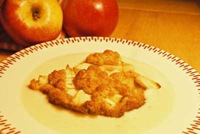 apple crumble auf Vanillesauce