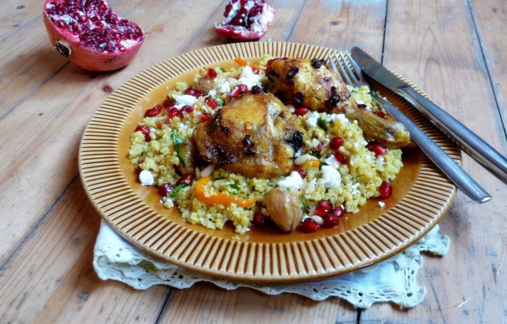 Curry-Chilli-Wiesenhendl auf roten Linsen