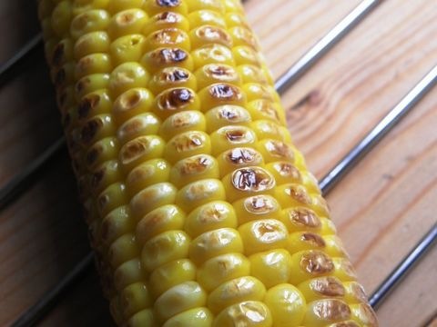 Maiskolben mit Kressebutter