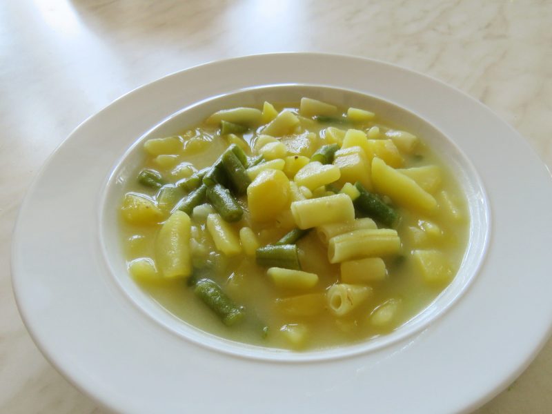 Fisolensuppe mit Erdäpfeln