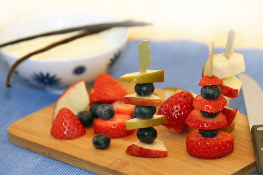 Obstspiesse mit Topfencreme