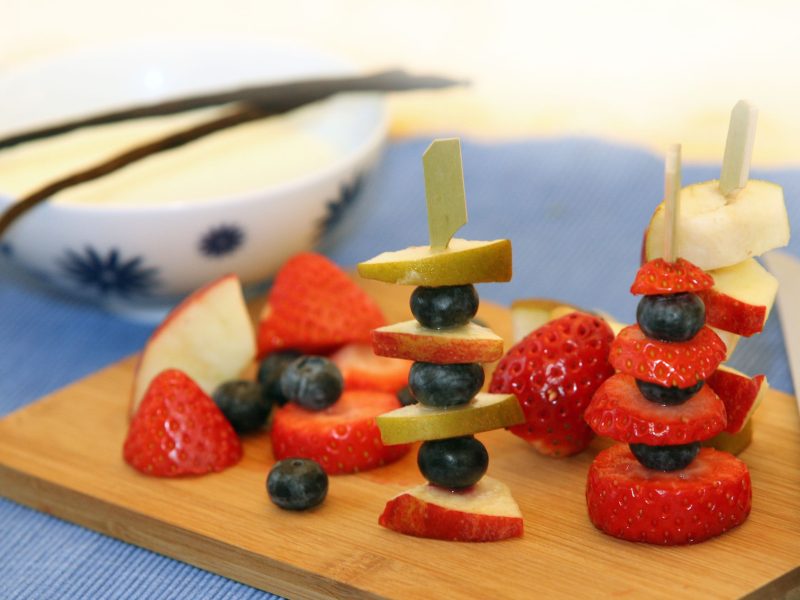 Obstspiesse mit Topfencreme