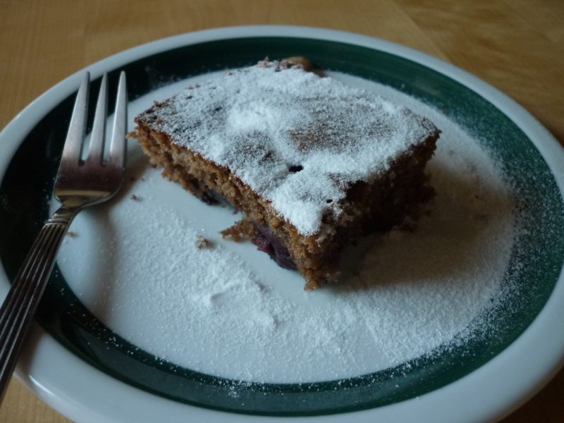 Brauner Kirschenkuchen