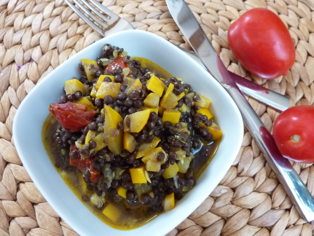 Zucchini-Belugalinsen-Salat