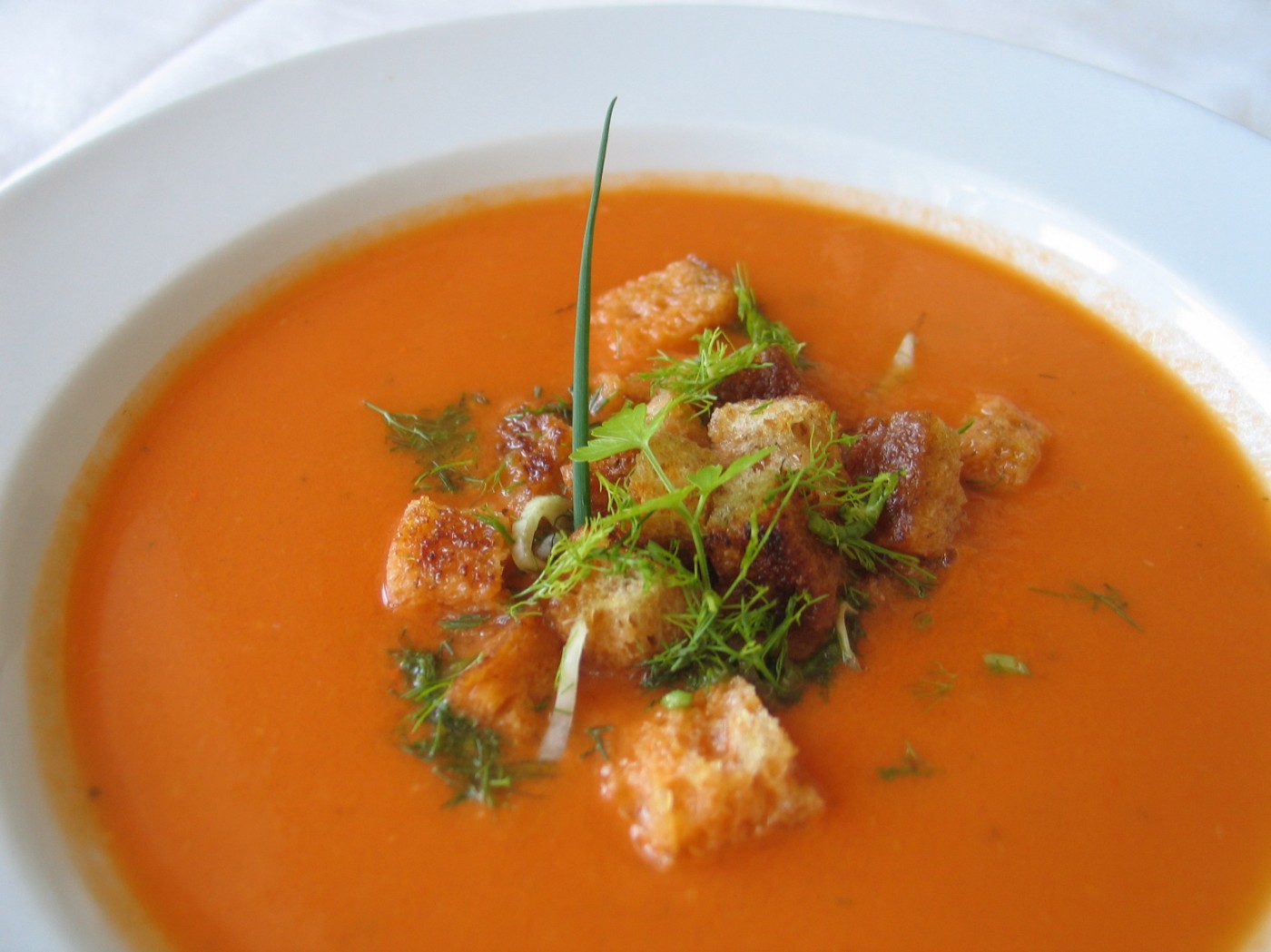 Paradeisersuppe mit Fenchel