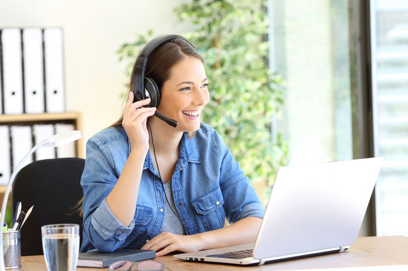 Beraterin am Telefon