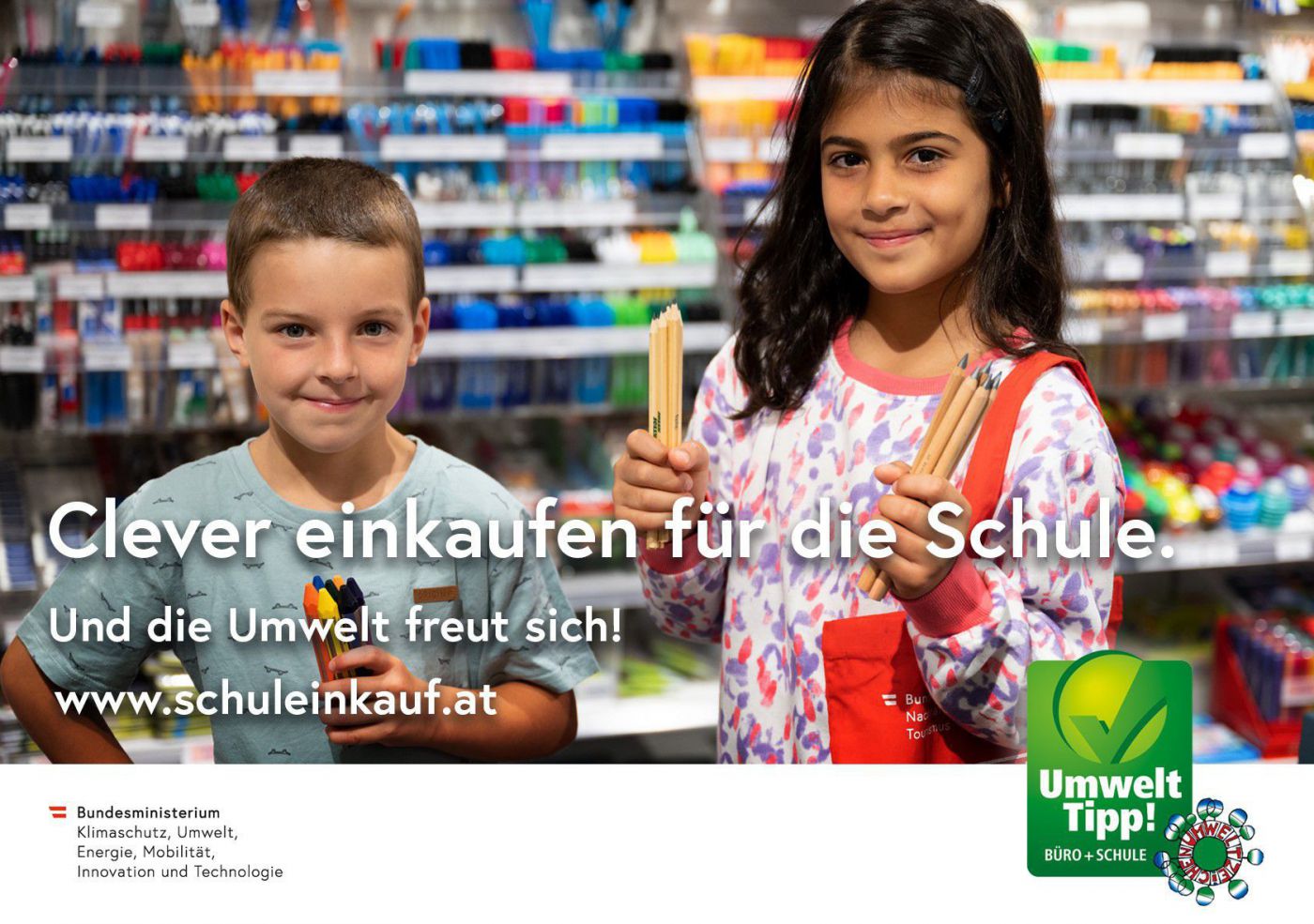 Kinder mit Schulsachen