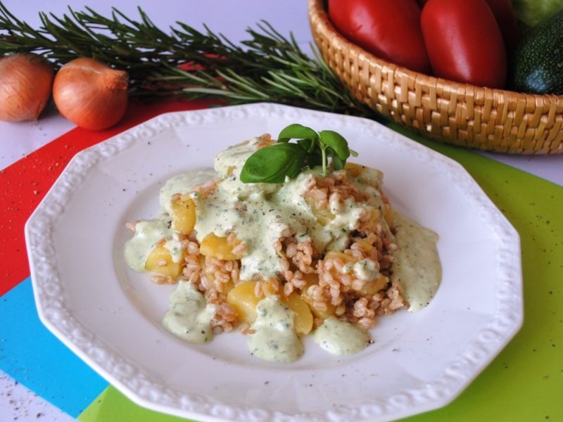 Einkornreis-Erdäpfel-Pfanne mit Basilikumsauce