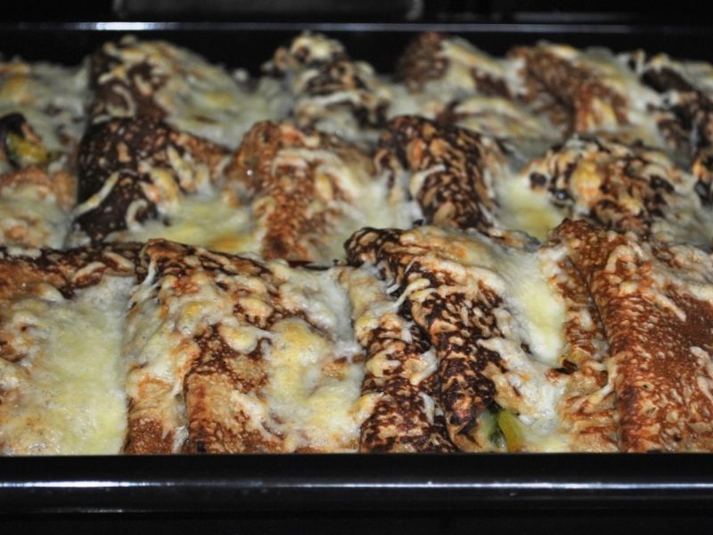 Erdäpfelpalatschinken mit Mangoldfülle