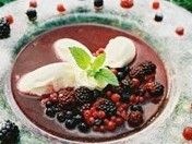 Joghurtnockerl mit Beeren