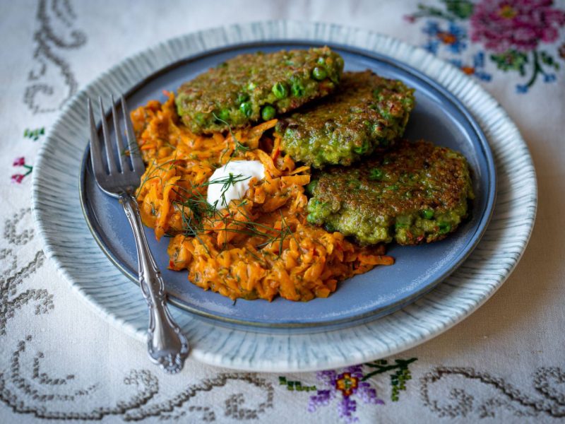Gemüselaibchen mit Kürbiskraut und Kräutern