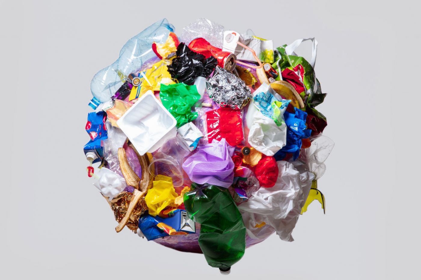 plastikabfall-erdkugel_master1305_adobestock_250845383