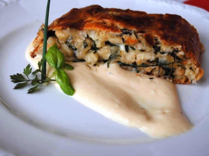 Ruccolastrudel mit Eiermarinade
