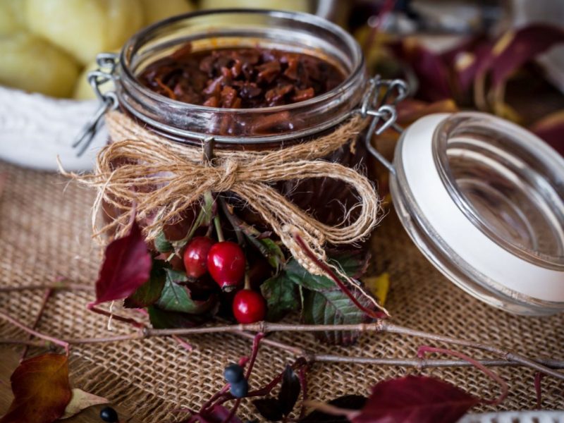 vegane Bratensauce in einem Schraubglas